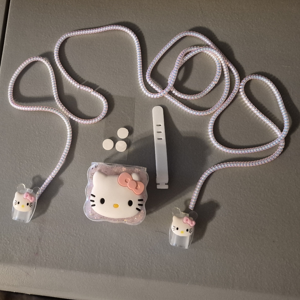 Hello Kitty Charger Protector Set